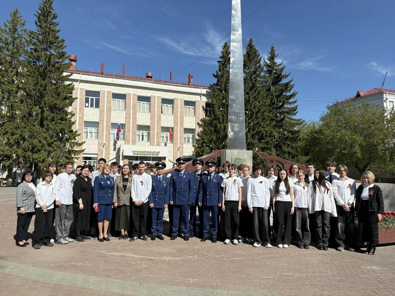 Возложение цветов к Вечному огню Возложение цветов к Вечному огню.